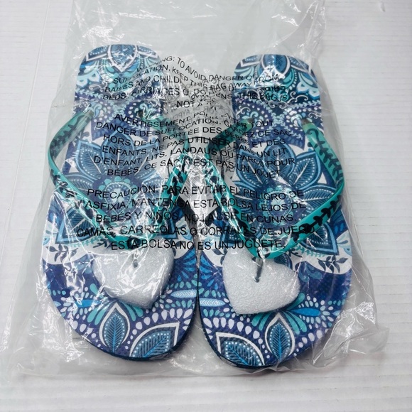 New VERA BRADLEY Blue Island Medallion Flip Flops Size Medium - Picture 6 of 6
